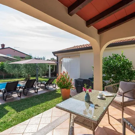 Adorable House With Private Pool Semesterbostad Filipac